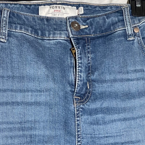Torrid First at Fit Women’s Blue Denim Washed Jeans. Straight leg. Size 20 - Picture 3 of 8